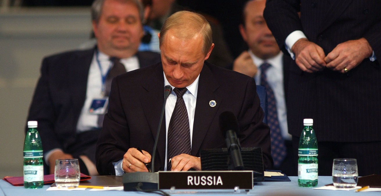 28 May 2002.Meeting of the NATO-Russia Council at the level of Heads of State and Government - President Vladimir Putin, Russian Federation, signing the NATO-Russia Declaration. Source: NATO-Russia Council Flickr / https://t.ly/RiS5F