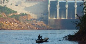 Nam Gnouang Dam (60MW), on a tributary of the Nam Theun River in Laos. Source: Eric Baran, 2011, World Fish  / https://t.ly/RQPLW