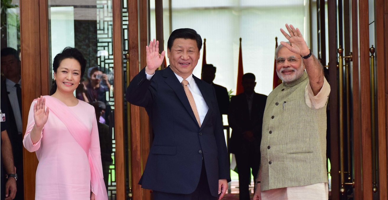 President of the People’s Republic of China, H.E. Mr. Xi Jinping being received by Prime Minister, Narendra Modi in Ahmedabad (September 17, 2014). Source: MEA Photography / https://t.ly/B3GoV