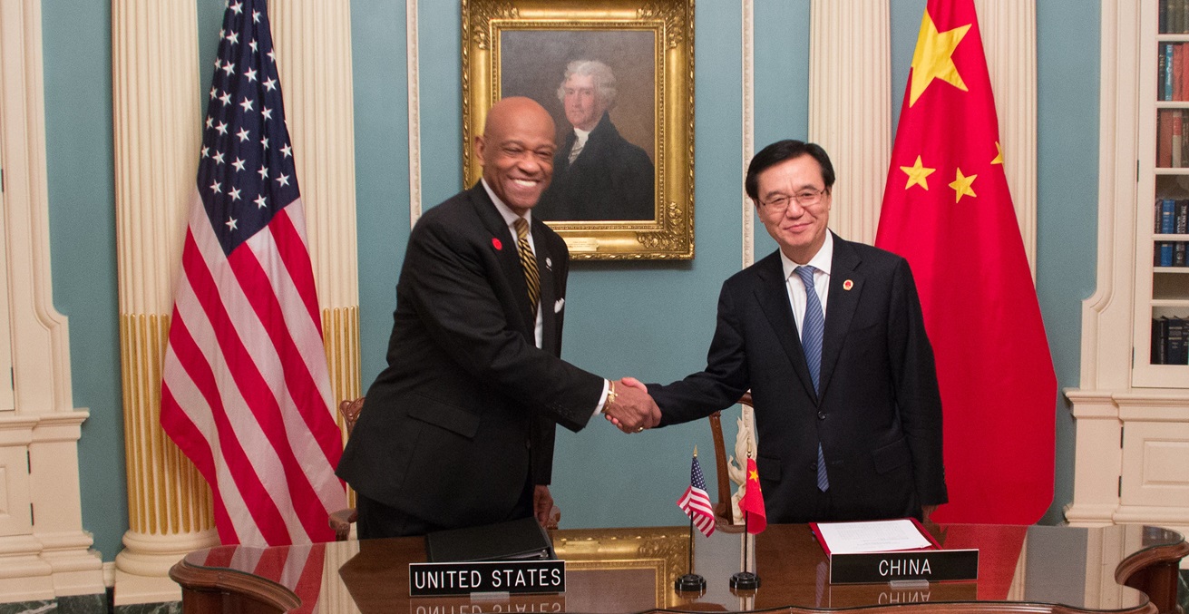 U.S. Agency for International Development (USAID) Acting Administrator Alfonso Lenhardt and People's Republic of China Minister of Commerce Gao Hucheng signed a Memorandum of Understanding (MOU) on September 25th to create a framework to facilitate expanded U.S.-China collaboration, communication and cooperation to achieve our shared objectives on development issues. Source: Robb Hohmann / https://t.ly/arPVO